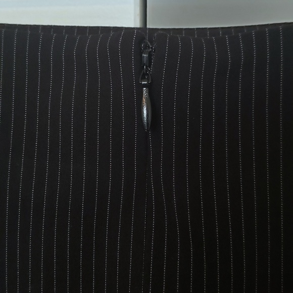 Ricki's Pinstripe Flounce Skirt (sz 10, blk & wh) - Picture 5 of 7